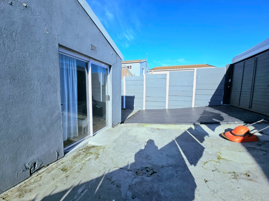 4 Bedroom Property for Sale in Strandfontein Village Western Cape